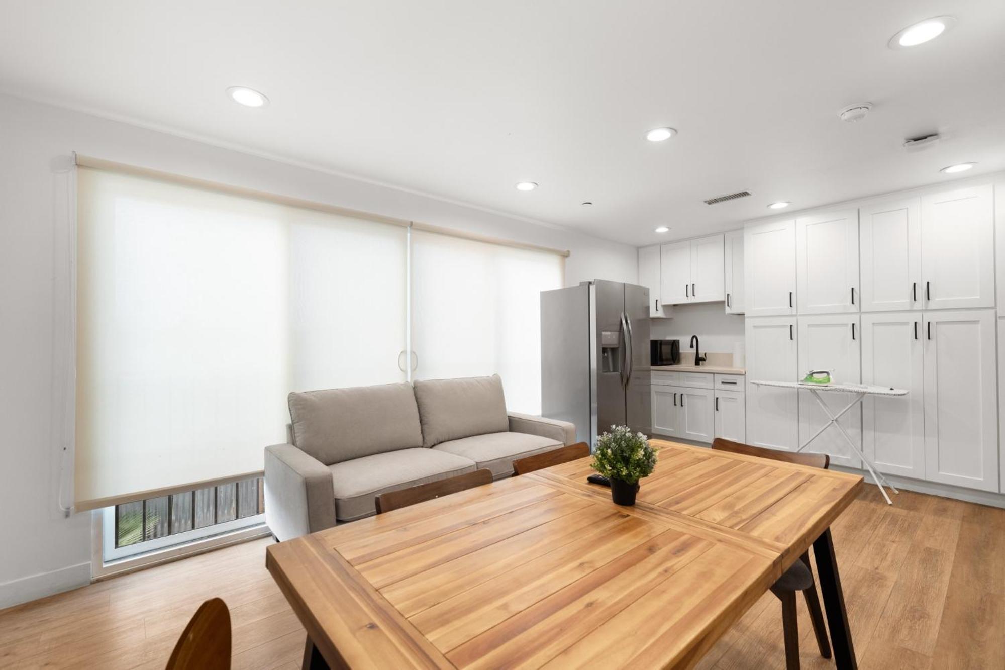 Modern Getaway In The Heart Of La Near Usc, Private Room With Share Living Room And Kitchen Los Angeles Extérieur photo