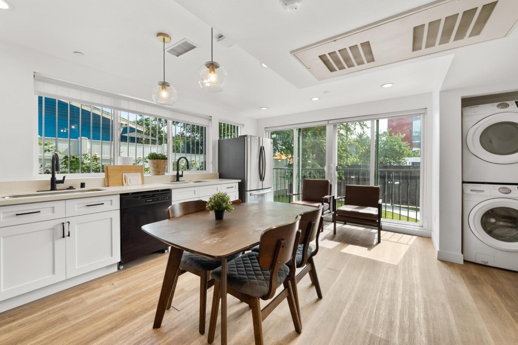 Modern Getaway In The Heart Of La Near Usc, Private Room With Share Living Room And Kitchen Los Angeles Extérieur photo