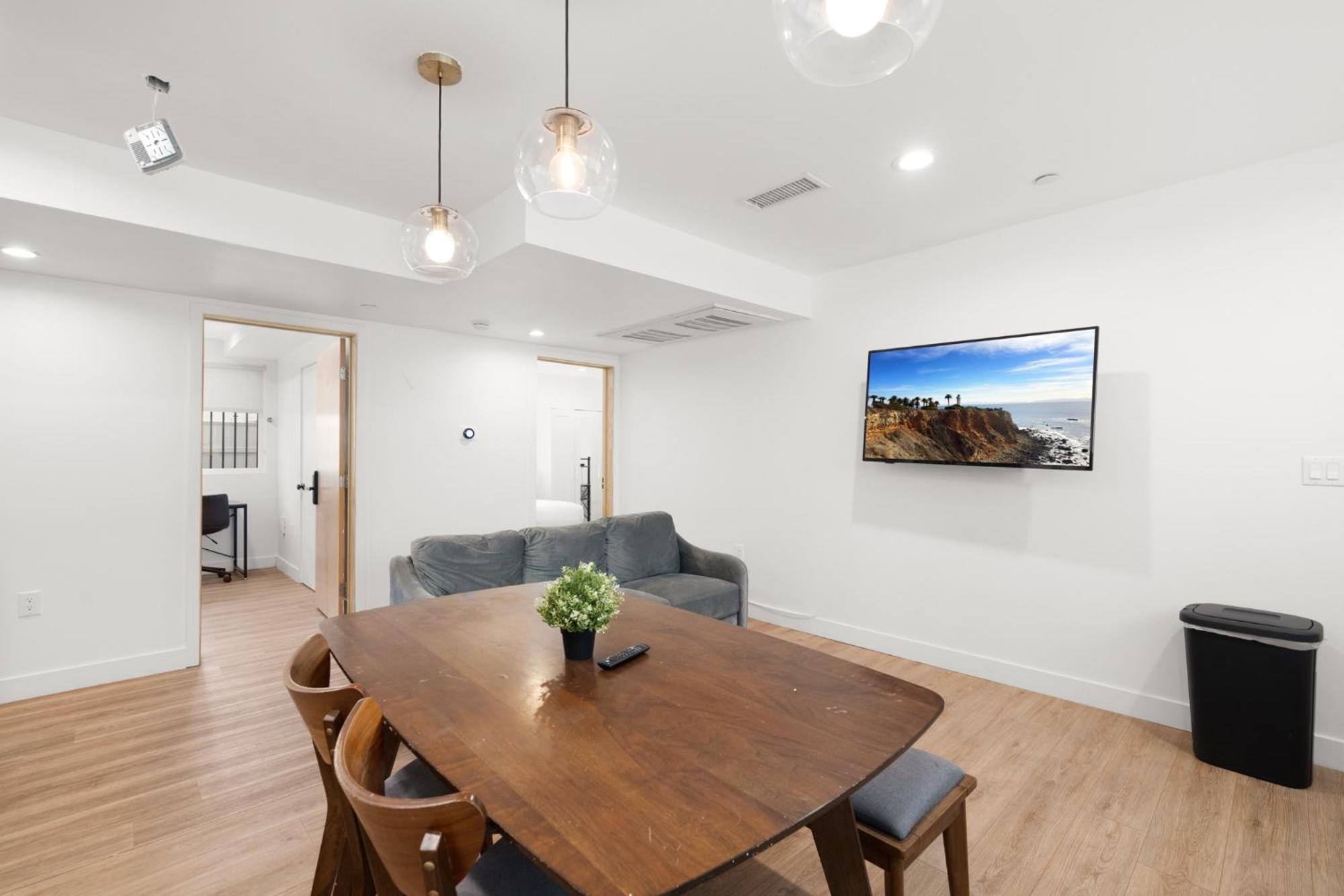 Modern Getaway In The Heart Of La Near Usc, Private Room With Share Living Room And Kitchen Los Angeles Extérieur photo